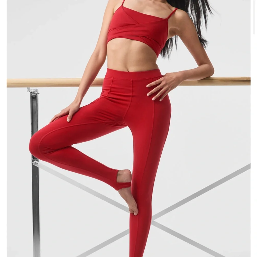 Alo Airbrush High-Waist Enso
Legging - Classic Red like new-size S - Picture 1 of 7